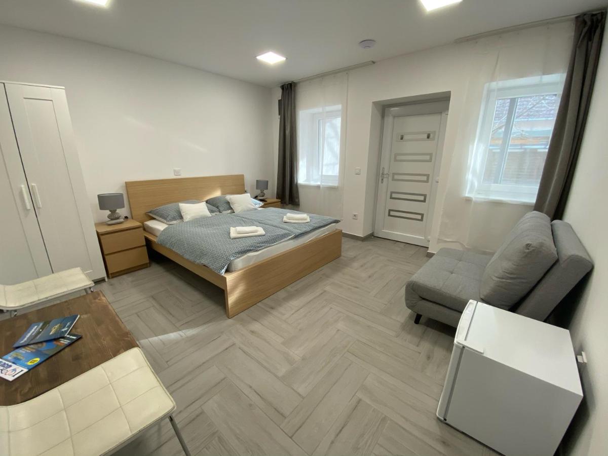 Apartamento Sulyom Panzió Tiszafüred Exterior foto